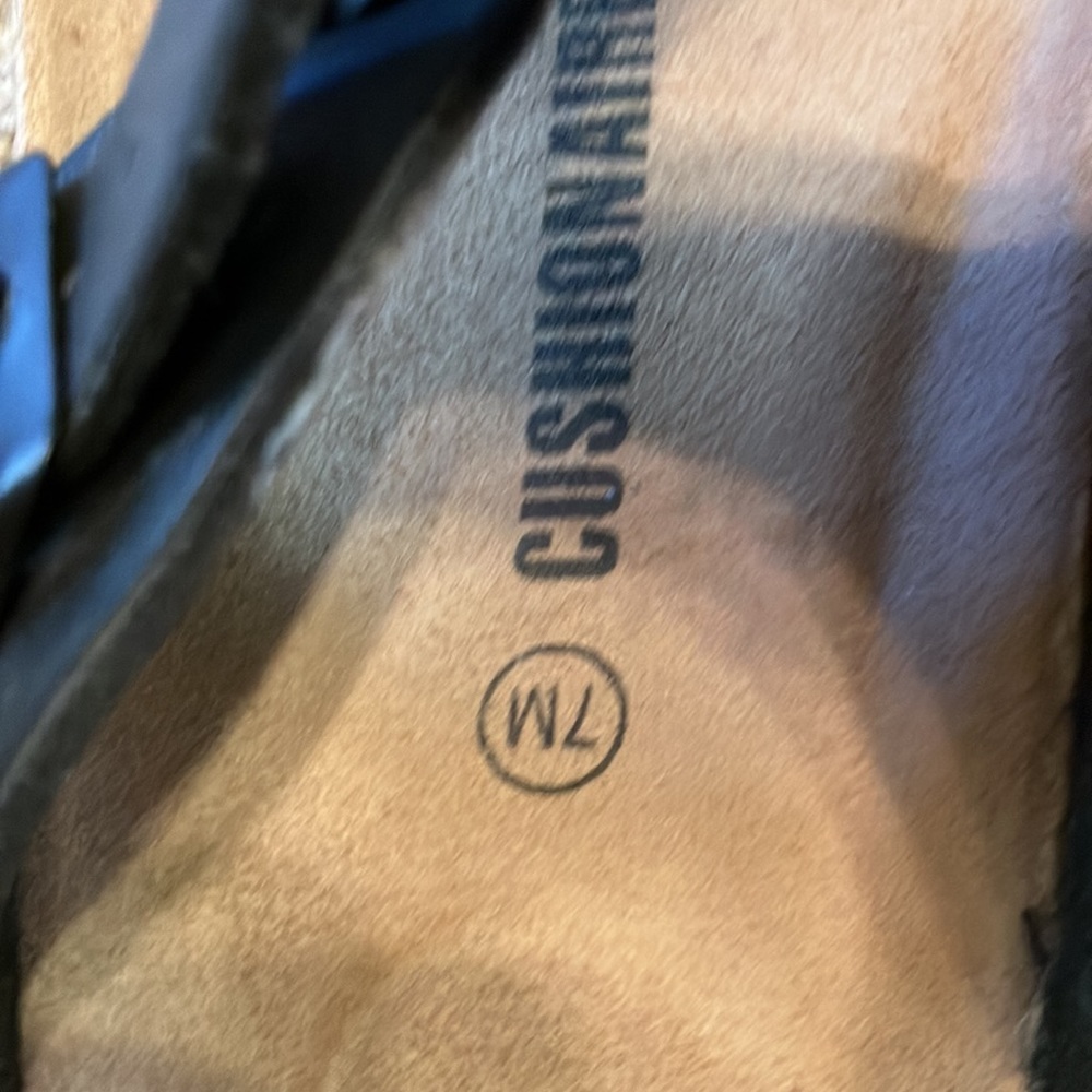 Cushionaire sandals - Picture 2 of 8